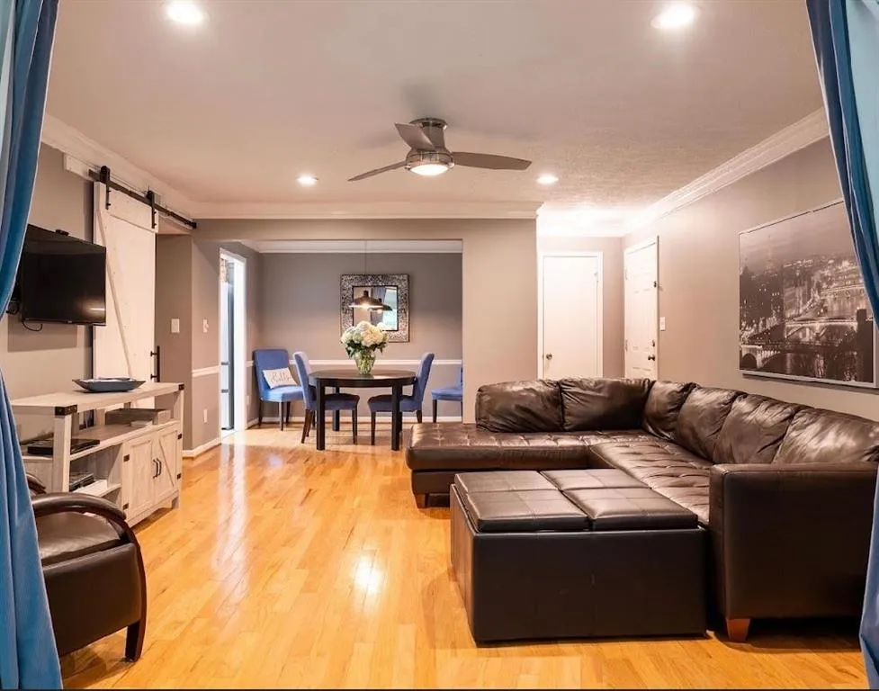 5147 Roswell Road Unit 9, Atlanta, Georgia 30342, 2 Bedrooms Bedrooms, ,1 BathroomBathrooms,Residential,Sold,5147 Roswell Road Unit 9,6988648