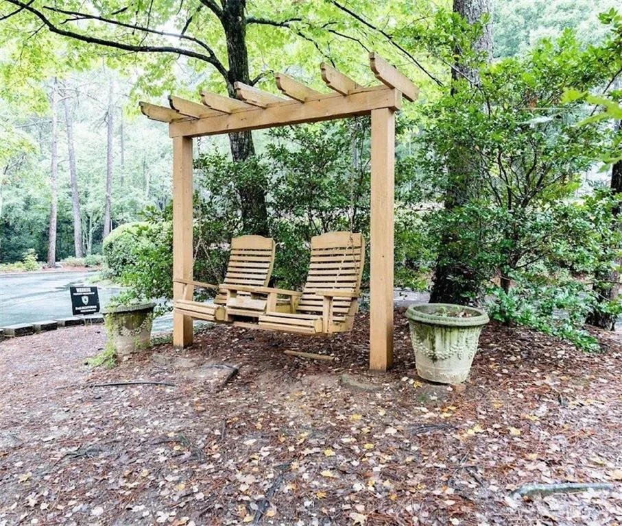 5147 Roswell Road Unit 9, Atlanta, Georgia 30342, 2 Bedrooms Bedrooms, ,1 BathroomBathrooms,Residential,Sold,5147 Roswell Road Unit 9,6988648