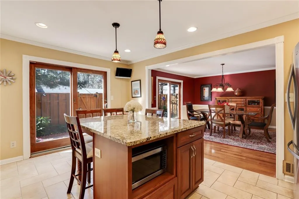 245 The South Chace, Sandy Springs, Georgia 30328, 3 Bedrooms Bedrooms, ,2 BathroomsBathrooms,Residential,Sold,245 The South Chace,6856954