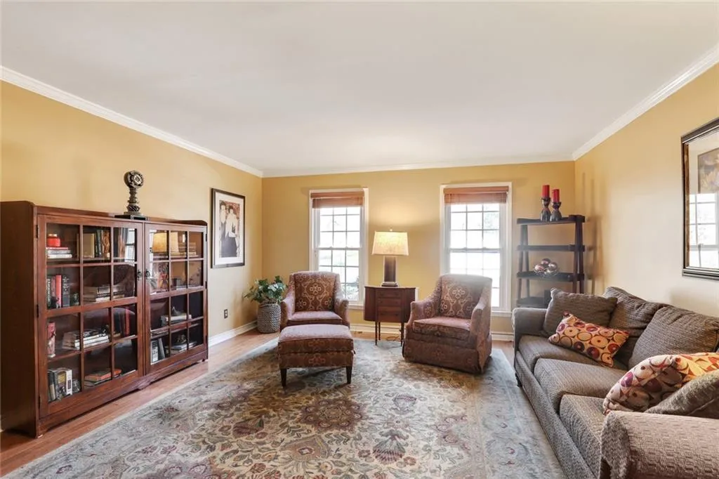 245 The South Chace, Sandy Springs, Georgia 30328, 3 Bedrooms Bedrooms, ,2 BathroomsBathrooms,Residential,Sold,245 The South Chace,6856954