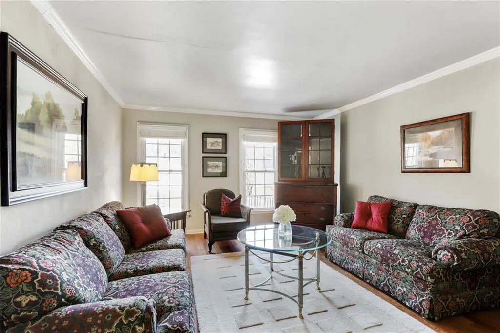 245 The South Chace, Sandy Springs, Georgia 30328, 3 Bedrooms Bedrooms, ,2 BathroomsBathrooms,Residential,Sold,245 The South Chace,6856954