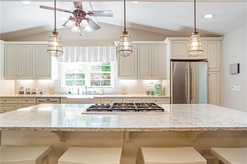 6760 Chesapeake Point, Sandy Springs, Georgia 30328, 4 Bedrooms Bedrooms, ,4 BathroomsBathrooms,Residential,Sold,6760 Chesapeake Point,7294943