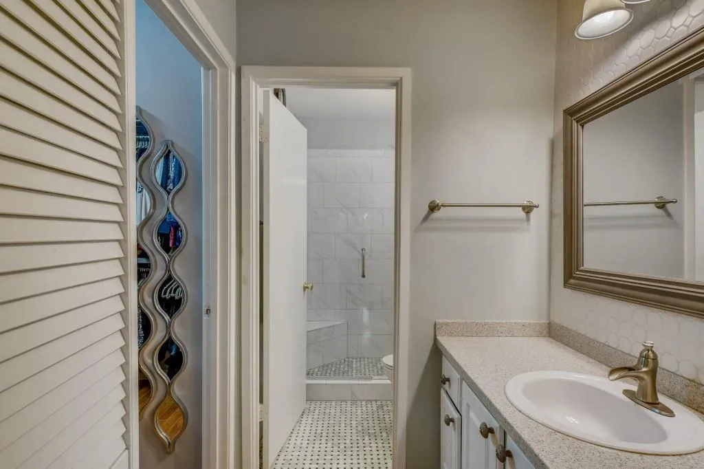 6824 Glenridge Drive Unit A, Atlanta, Georgia 30328, 2 Bedrooms Bedrooms, ,2 BathroomsBathrooms,Residential,Sold,6824 Glenridge Drive Unit A,6918333