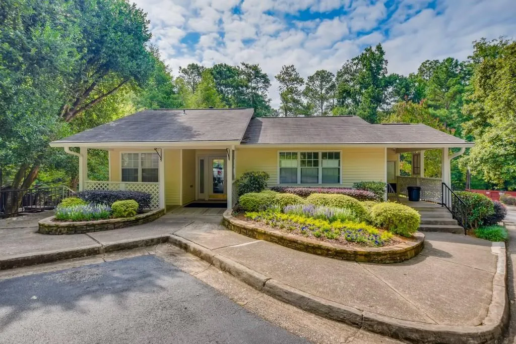 6824 Glenridge Drive Unit A, Atlanta, Georgia 30328, 2 Bedrooms Bedrooms, ,2 BathroomsBathrooms,Residential,Sold,6824 Glenridge Drive Unit A,6918333