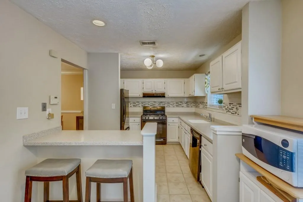6824 Glenridge Drive Unit A, Atlanta, Georgia 30328, 2 Bedrooms Bedrooms, ,2 BathroomsBathrooms,Residential,Sold,6824 Glenridge Drive Unit A,6918333