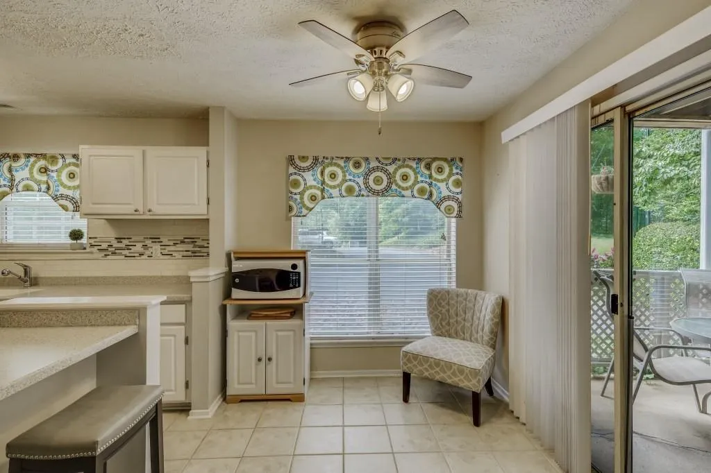 6824 Glenridge Drive Unit A, Atlanta, Georgia 30328, 2 Bedrooms Bedrooms, ,2 BathroomsBathrooms,Residential,Sold,6824 Glenridge Drive Unit A,6918333