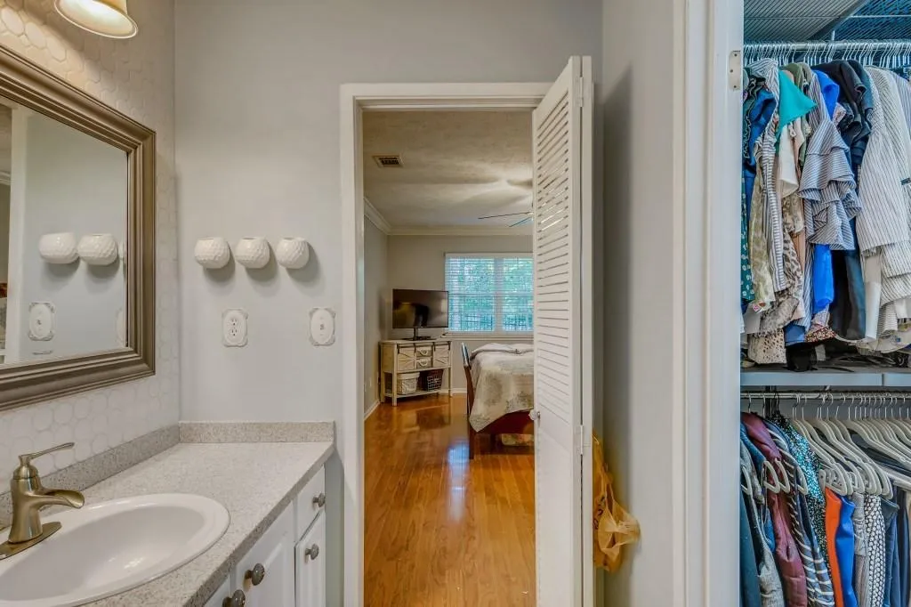 6824 Glenridge Drive Unit A, Atlanta, Georgia 30328, 2 Bedrooms Bedrooms, ,2 BathroomsBathrooms,Residential,Sold,6824 Glenridge Drive Unit A,6918333