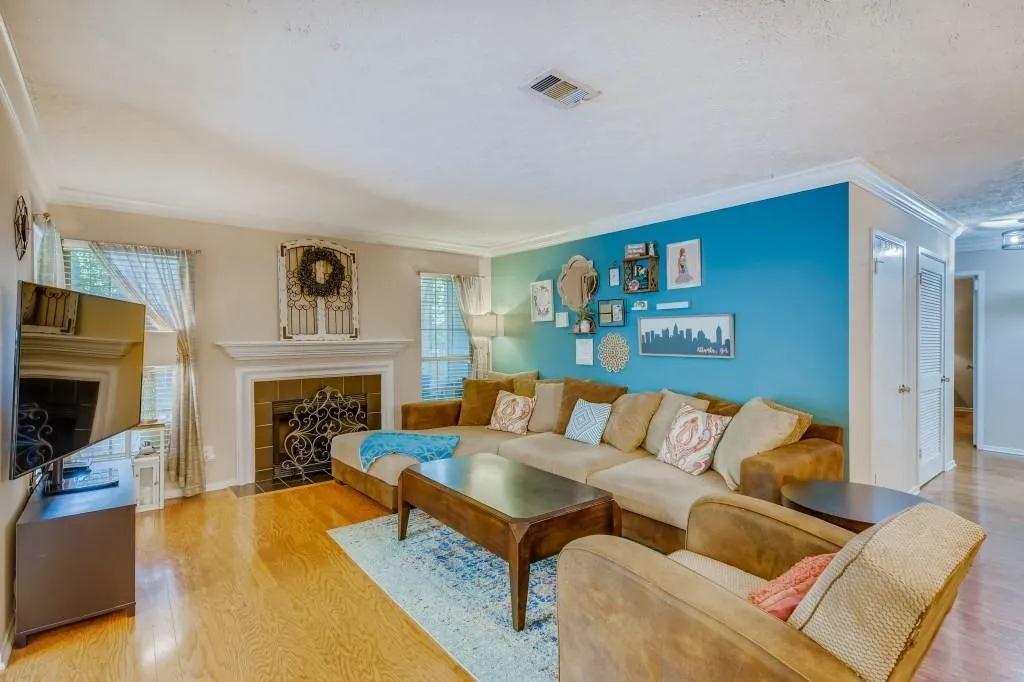 6824 Glenridge Drive Unit A, Atlanta, Georgia 30328, 2 Bedrooms Bedrooms, ,2 BathroomsBathrooms,Residential,Sold,6824 Glenridge Drive Unit A,6918333