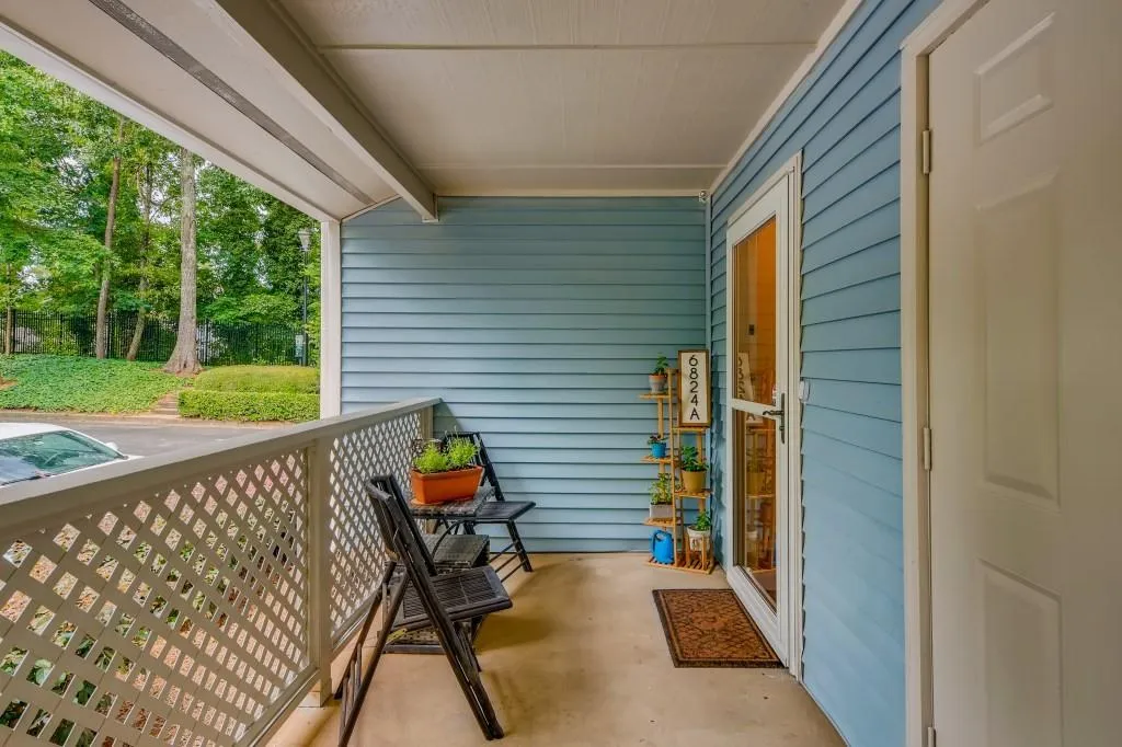 6824 Glenridge Drive Unit A, Atlanta, Georgia 30328, 2 Bedrooms Bedrooms, ,2 BathroomsBathrooms,Residential,Sold,6824 Glenridge Drive Unit A,6918333