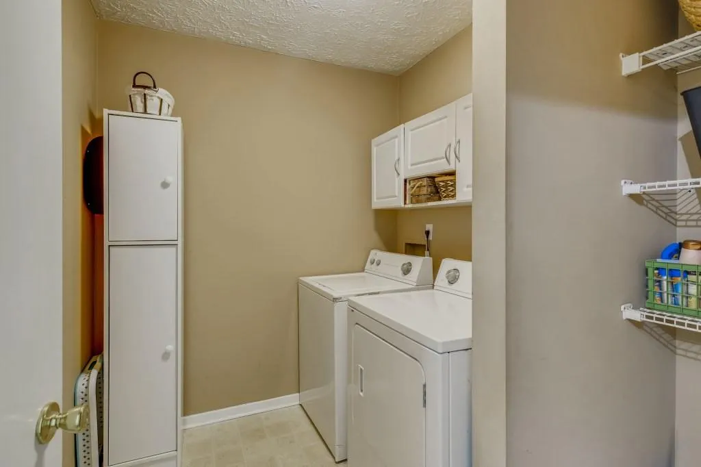 6824 Glenridge Drive Unit A, Atlanta, Georgia 30328, 2 Bedrooms Bedrooms, ,2 BathroomsBathrooms,Residential,Sold,6824 Glenridge Drive Unit A,6918333