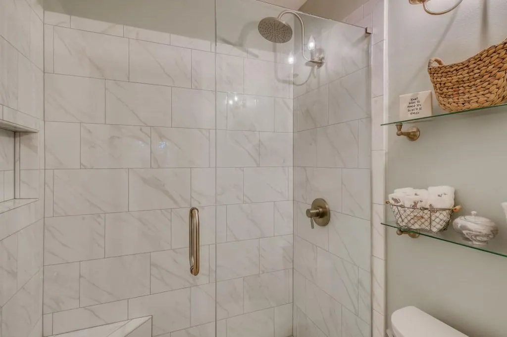 6824 Glenridge Drive Unit A, Atlanta, Georgia 30328, 2 Bedrooms Bedrooms, ,2 BathroomsBathrooms,Residential,Sold,6824 Glenridge Drive Unit A,6918333
