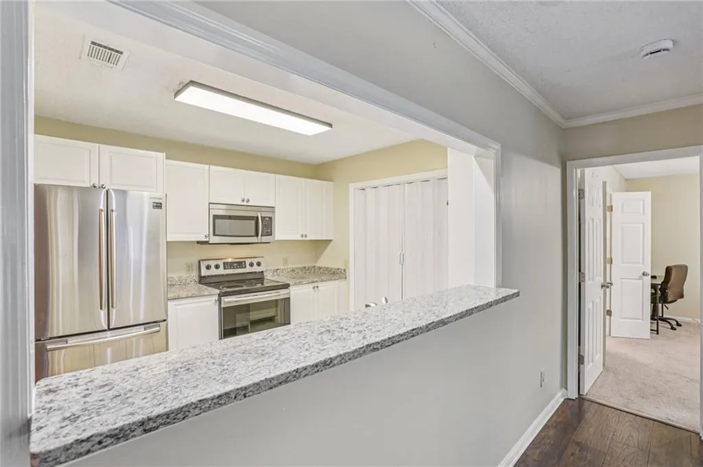 208 Bainbridge Drive, Atlanta, Georgia 30327, 2 Bedrooms Bedrooms, ,2 BathroomsBathrooms,Residential,For Sale,208 Bainbridge Drive,7615087