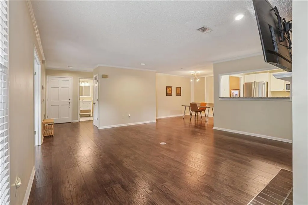 208 Bainbridge Drive, Atlanta, Georgia 30327, 2 Bedrooms Bedrooms, ,2 BathroomsBathrooms,Residential,For Sale,208 Bainbridge Drive,7615087