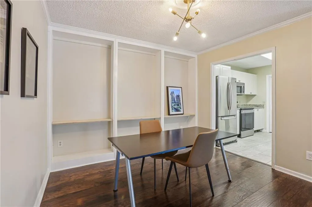208 Bainbridge Drive, Atlanta, Georgia 30327, 2 Bedrooms Bedrooms, ,2 BathroomsBathrooms,Residential,For Sale,208 Bainbridge Drive,7615087