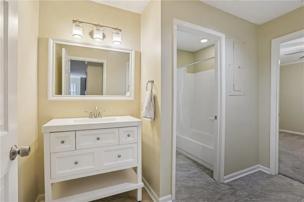 208 Bainbridge Drive, Atlanta, Georgia 30327, 2 Bedrooms Bedrooms, ,2 BathroomsBathrooms,Residential,For Sale,208 Bainbridge Drive,7615087