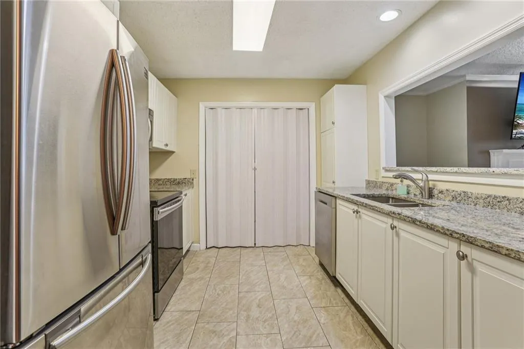 208 Bainbridge Drive, Atlanta, Georgia 30327, 2 Bedrooms Bedrooms, ,2 BathroomsBathrooms,Residential,For Sale,208 Bainbridge Drive,7615087