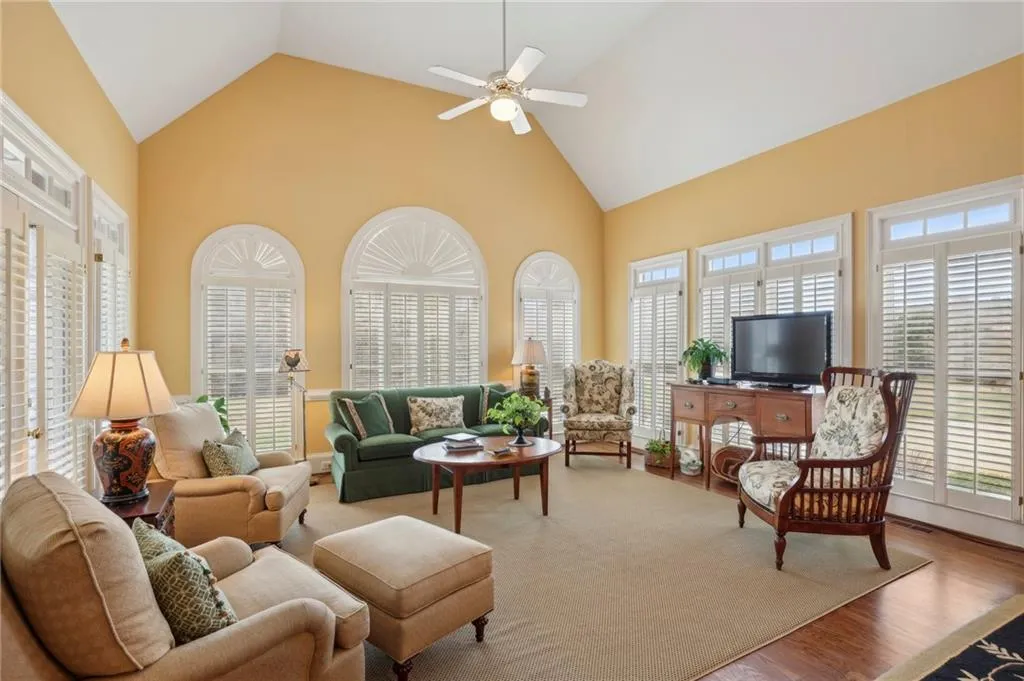 Wonderful Kitchen Keeping room surrounded by beautiful windows