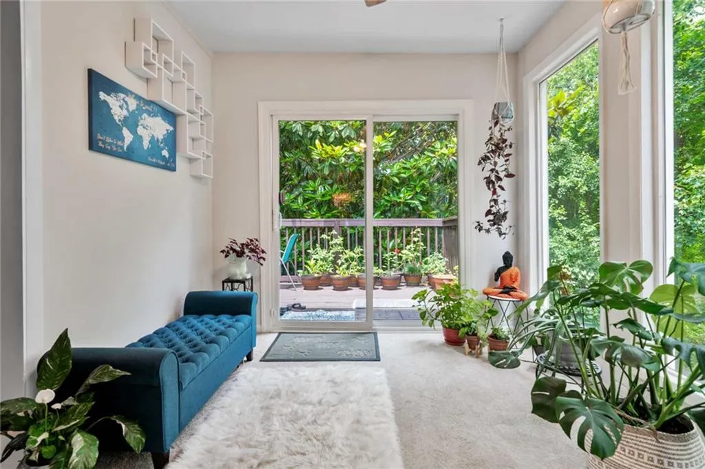 11 Dunwoody Springs Drive, Atlanta, Georgia 30328, 3 Bedrooms Bedrooms, ,2 BathroomsBathrooms,Residential,Sold,11 Dunwoody Springs Drive,6897553