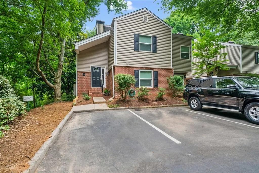 11 Dunwoody Springs Drive, Atlanta, Georgia 30328, 3 Bedrooms Bedrooms, ,2 BathroomsBathrooms,Residential,Sold,11 Dunwoody Springs Drive,6897553