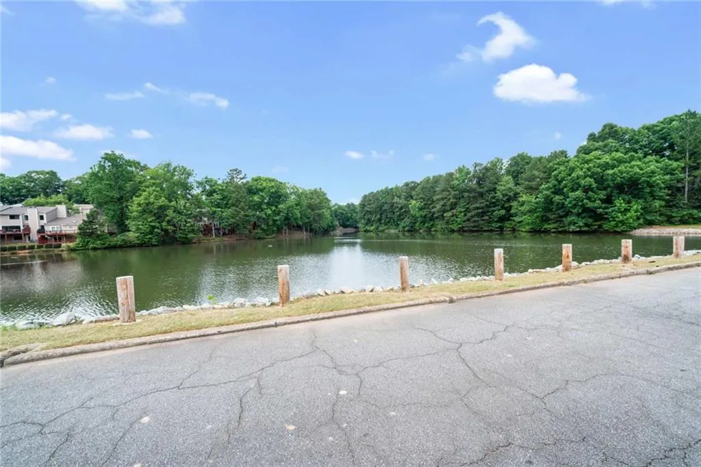 11 Dunwoody Springs Drive, Atlanta, Georgia 30328, 3 Bedrooms Bedrooms, ,2 BathroomsBathrooms,Residential,Sold,11 Dunwoody Springs Drive,6897553