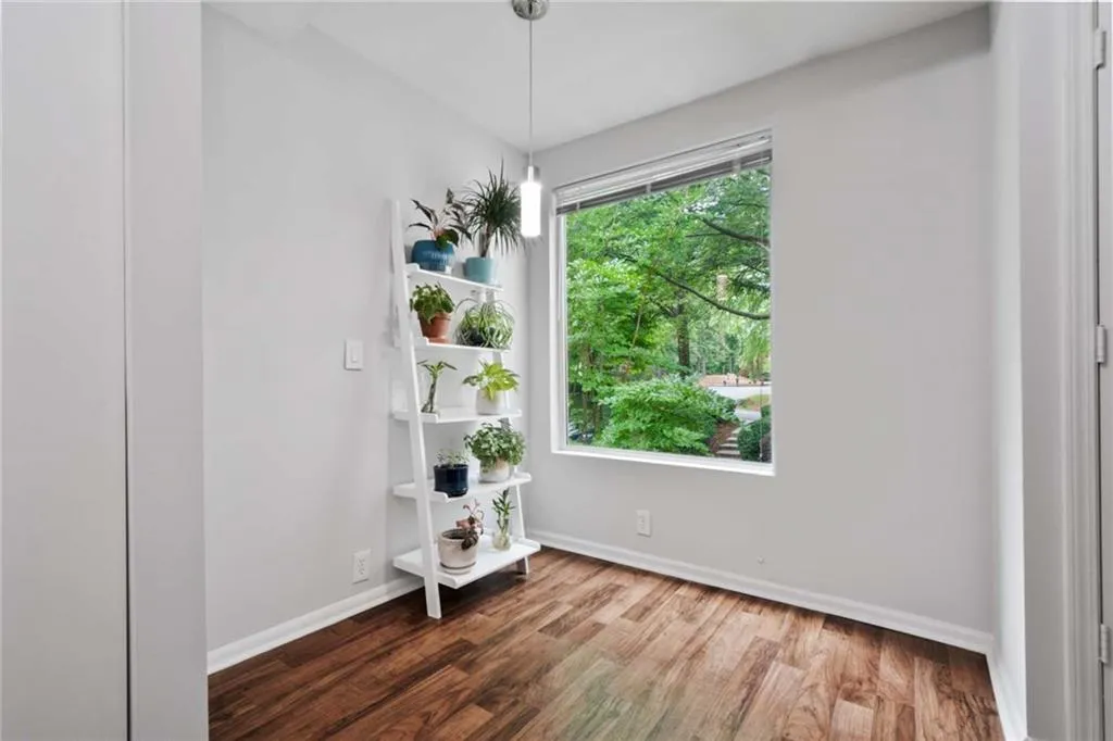 11 Dunwoody Springs Drive, Atlanta, Georgia 30328, 3 Bedrooms Bedrooms, ,2 BathroomsBathrooms,Residential,Sold,11 Dunwoody Springs Drive,6897553