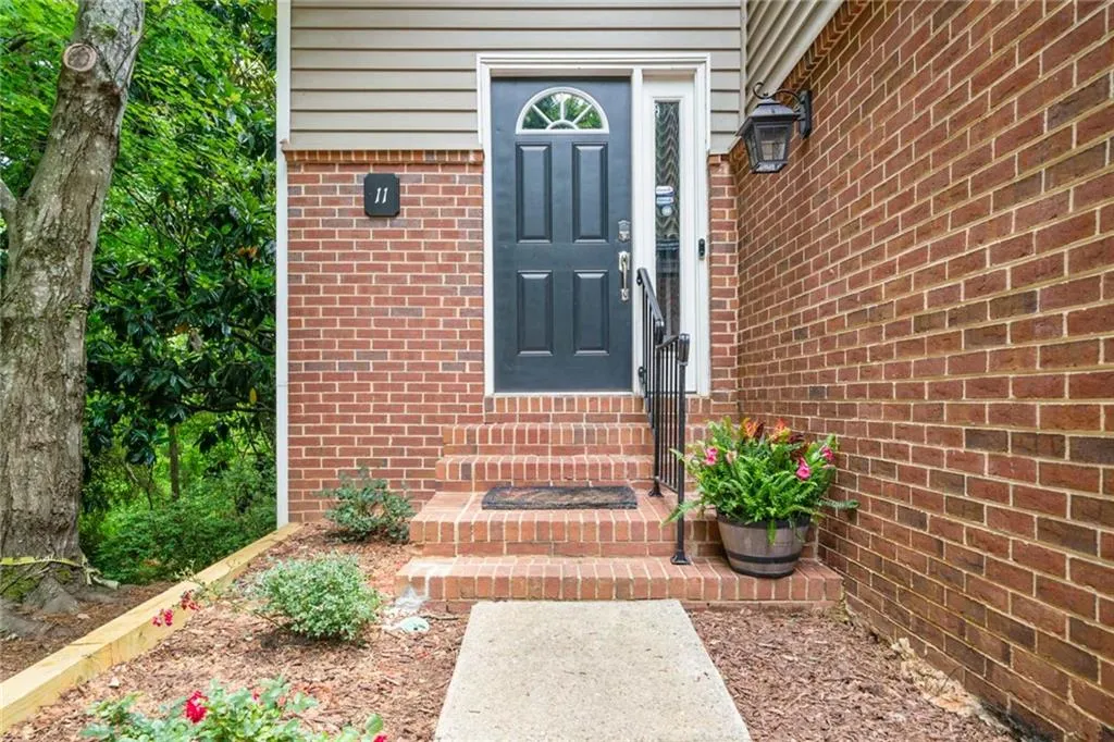 11 Dunwoody Springs Drive, Atlanta, Georgia 30328, 3 Bedrooms Bedrooms, ,2 BathroomsBathrooms,Residential,Sold,11 Dunwoody Springs Drive,6897553