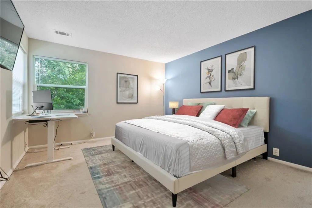 11 Dunwoody Springs Drive, Atlanta, Georgia 30328, 3 Bedrooms Bedrooms, ,2 BathroomsBathrooms,Residential,Sold,11 Dunwoody Springs Drive,6897553