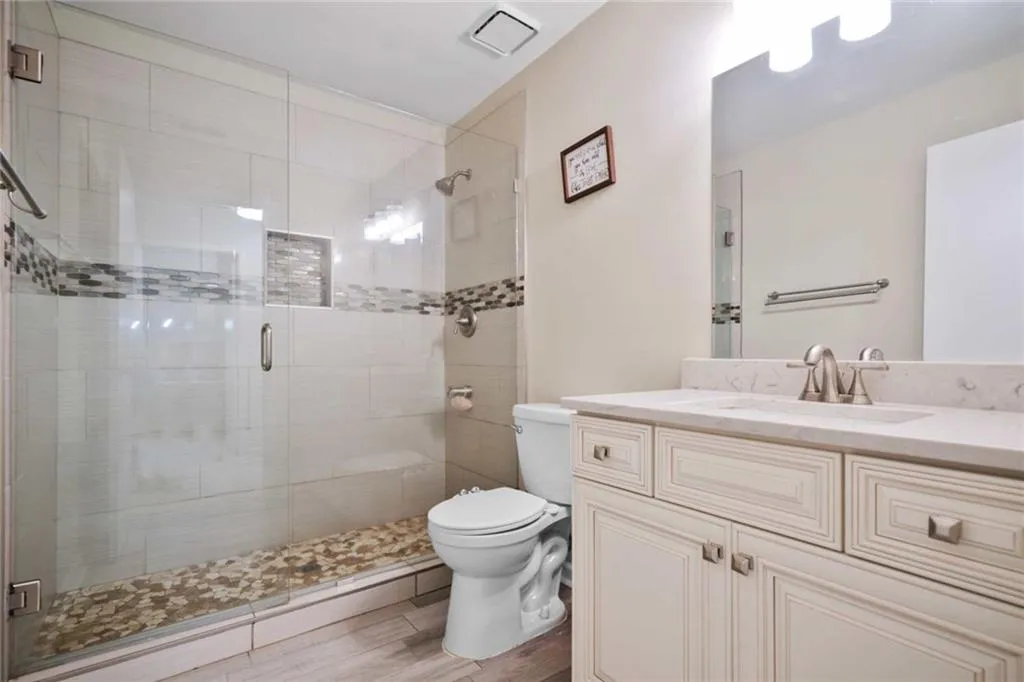 11 Dunwoody Springs Drive, Atlanta, Georgia 30328, 3 Bedrooms Bedrooms, ,2 BathroomsBathrooms,Residential,Sold,11 Dunwoody Springs Drive,6897553