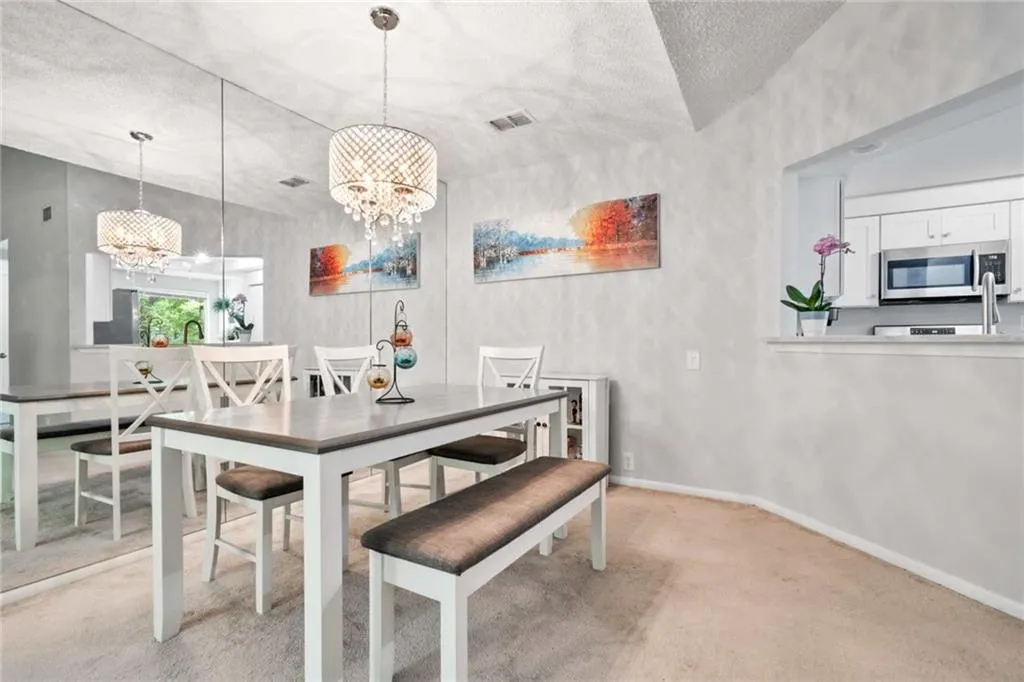 11 Dunwoody Springs Drive, Atlanta, Georgia 30328, 3 Bedrooms Bedrooms, ,2 BathroomsBathrooms,Residential,Sold,11 Dunwoody Springs Drive,6897553