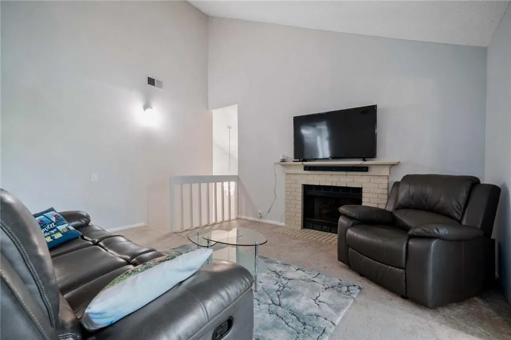 11 Dunwoody Springs Drive, Atlanta, Georgia 30328, 3 Bedrooms Bedrooms, ,2 BathroomsBathrooms,Residential,Sold,11 Dunwoody Springs Drive,6897553