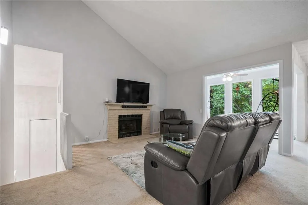 11 Dunwoody Springs Drive, Atlanta, Georgia 30328, 3 Bedrooms Bedrooms, ,2 BathroomsBathrooms,Residential,Sold,11 Dunwoody Springs Drive,6897553