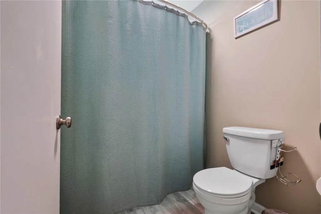 11 Dunwoody Springs Drive, Atlanta, Georgia 30328, 3 Bedrooms Bedrooms, ,2 BathroomsBathrooms,Residential,Sold,11 Dunwoody Springs Drive,6897553