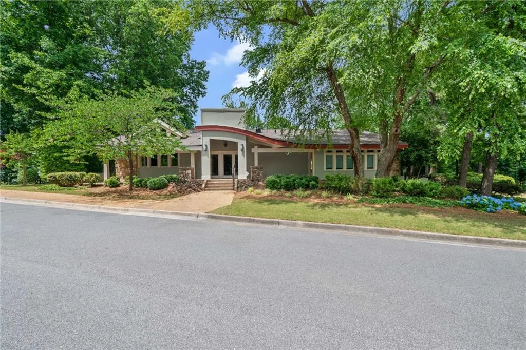 11 Dunwoody Springs Drive, Atlanta, Georgia 30328, 3 Bedrooms Bedrooms, ,2 BathroomsBathrooms,Residential,Sold,11 Dunwoody Springs Drive,6897553