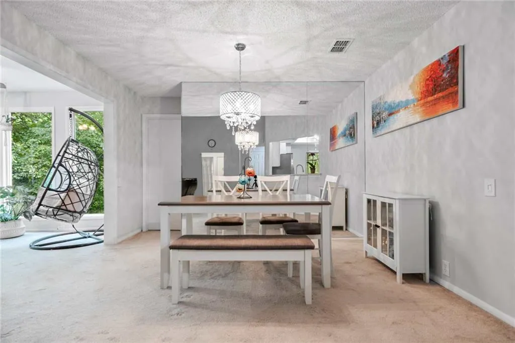 11 Dunwoody Springs Drive, Atlanta, Georgia 30328, 3 Bedrooms Bedrooms, ,2 BathroomsBathrooms,Residential,Sold,11 Dunwoody Springs Drive,6897553