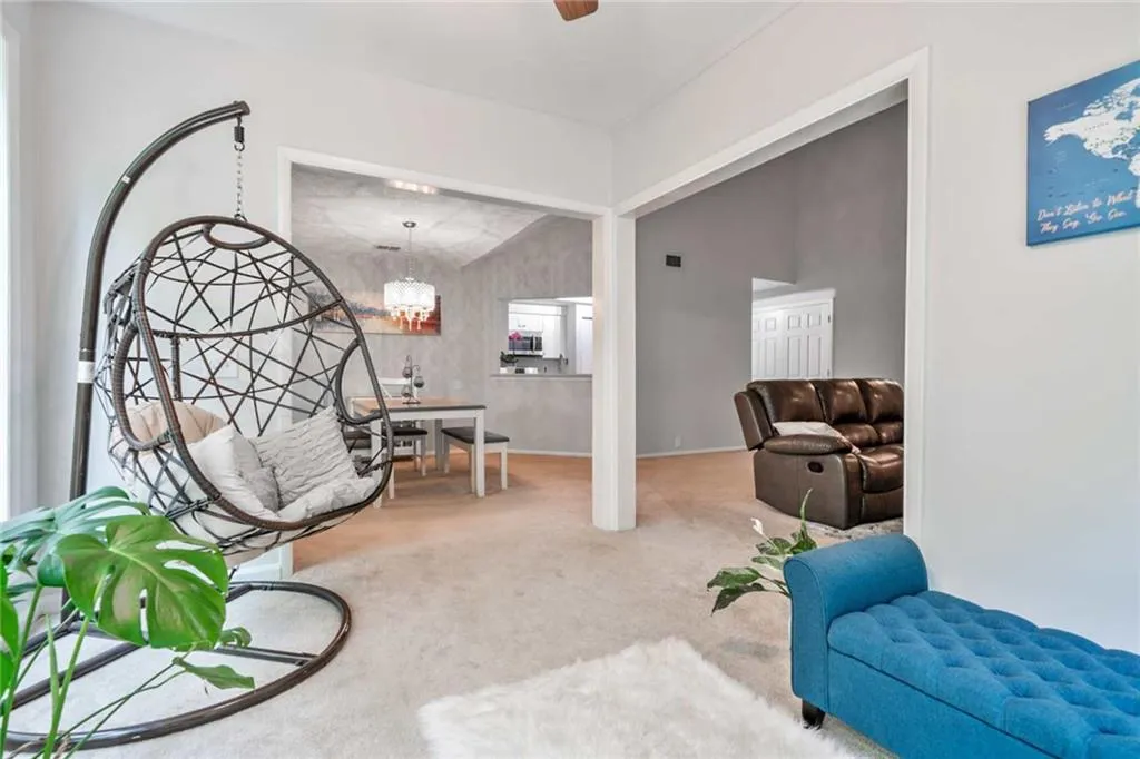 11 Dunwoody Springs Drive, Atlanta, Georgia 30328, 3 Bedrooms Bedrooms, ,2 BathroomsBathrooms,Residential,Sold,11 Dunwoody Springs Drive,6897553