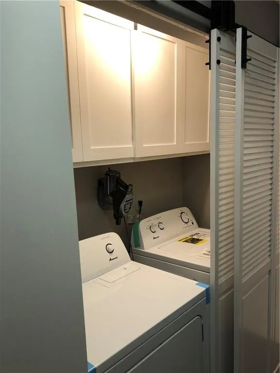 61 Dunwoody Springs Drive, Atlanta, Georgia 30328, 2 Bedrooms Bedrooms, ,2 BathroomsBathrooms,Residential,Sold,61 Dunwoody Springs Drive,6954370