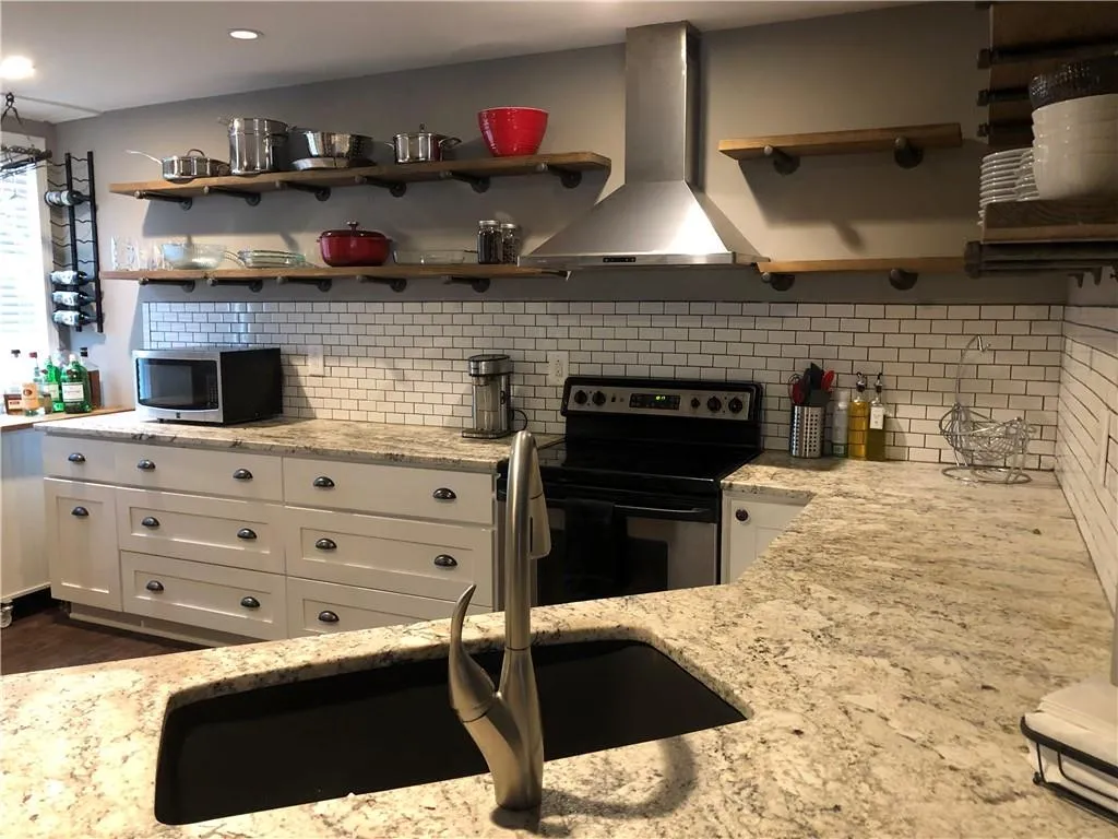 61 Dunwoody Springs Drive, Atlanta, Georgia 30328, 2 Bedrooms Bedrooms, ,2 BathroomsBathrooms,Residential,Sold,61 Dunwoody Springs Drive,6954370