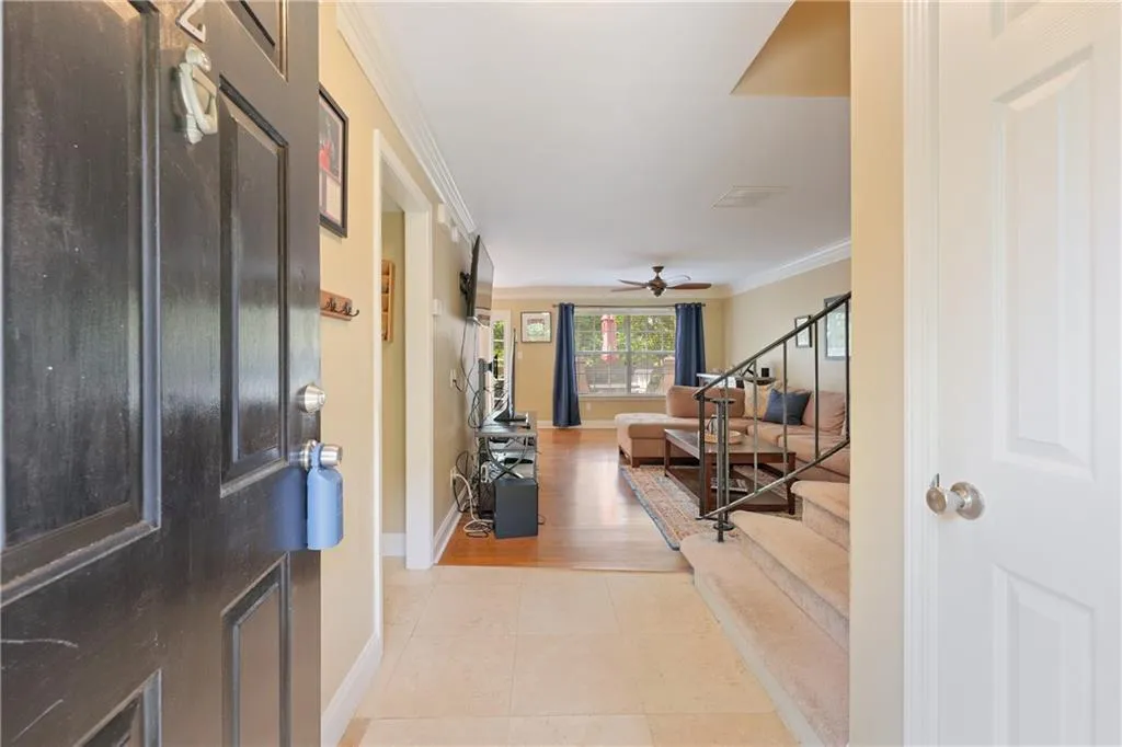 6980 Roswell Road Unit E2, Sandy Springs, Georgia 30328, 2 Bedrooms Bedrooms, ,2 BathroomsBathrooms,Residential,Sold,6980 Roswell Road Unit E2,7046254