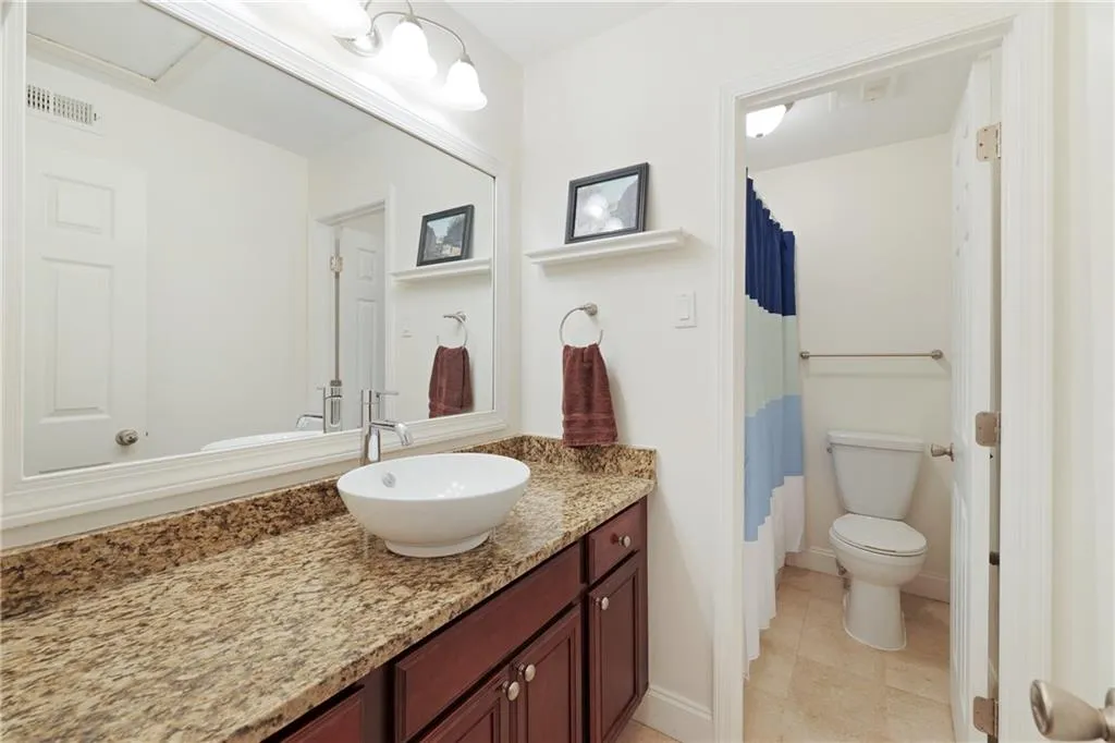 6980 Roswell Road Unit E2, Sandy Springs, Georgia 30328, 2 Bedrooms Bedrooms, ,2 BathroomsBathrooms,Residential,Sold,6980 Roswell Road Unit E2,7046254