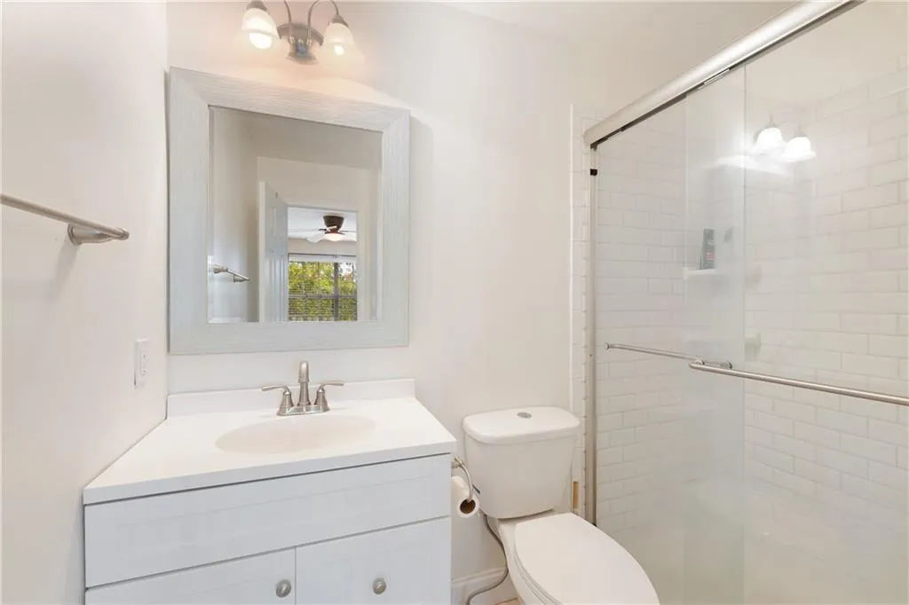 6980 Roswell Road Unit E2, Sandy Springs, Georgia 30328, 2 Bedrooms Bedrooms, ,2 BathroomsBathrooms,Residential,Sold,6980 Roswell Road Unit E2,7046254