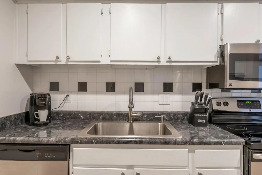 1202 Old Hammond Chase Ne Unit 1202, Sandy Springs, Georgia 30350, 3 Bedrooms Bedrooms, ,2 BathroomsBathrooms,Residential,Sold,1202 Old Hammond Chase Ne Unit 1202,6515922