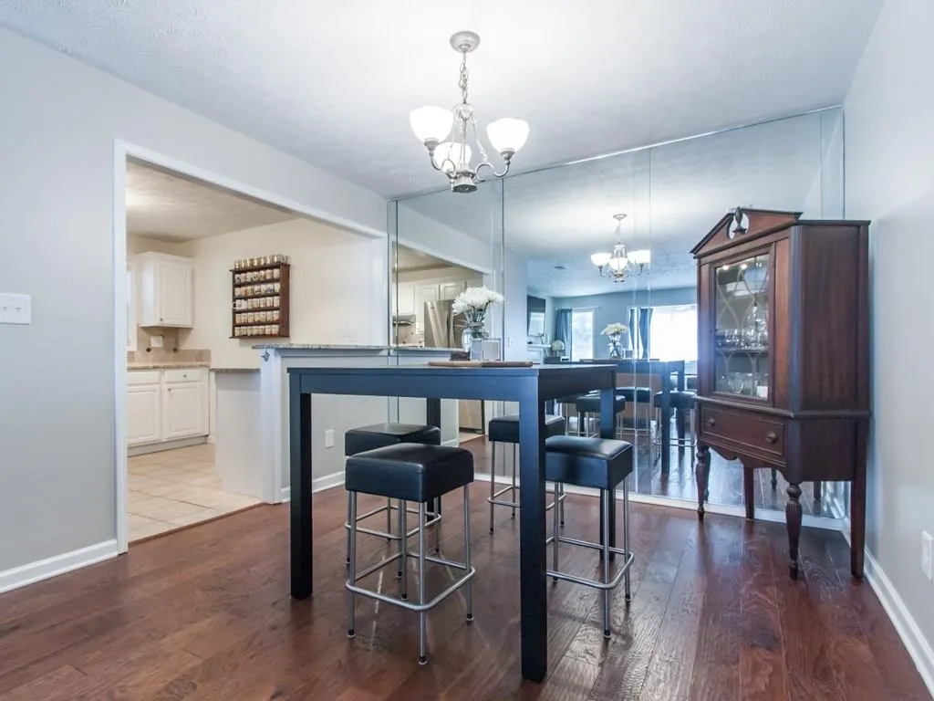 705 Vicksburg Place, Sandy Springs, Georgia 30350, 3 Bedrooms Bedrooms, ,2 BathroomsBathrooms,Residential,Sold,705 Vicksburg Place,5723426