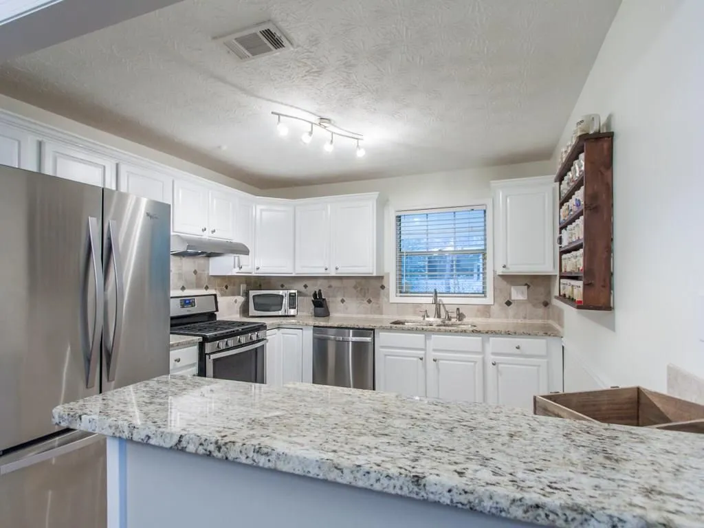 705 Vicksburg Place, Sandy Springs, Georgia 30350, 3 Bedrooms Bedrooms, ,2 BathroomsBathrooms,Residential,Sold,705 Vicksburg Place,5723426