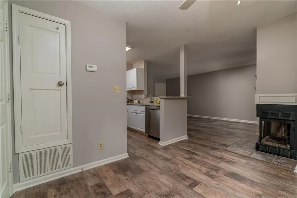 910 Garden Court, Sandy Springs, Georgia 30328, 2 Bedrooms Bedrooms, ,2 BathroomsBathrooms,Residential,Sold,910 Garden Court,6031997
