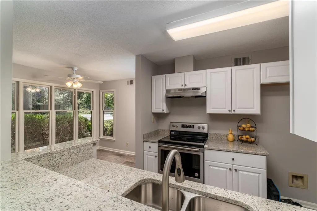 910 Garden Court, Sandy Springs, Georgia 30328, 2 Bedrooms Bedrooms, ,2 BathroomsBathrooms,Residential,Sold,910 Garden Court,6031997