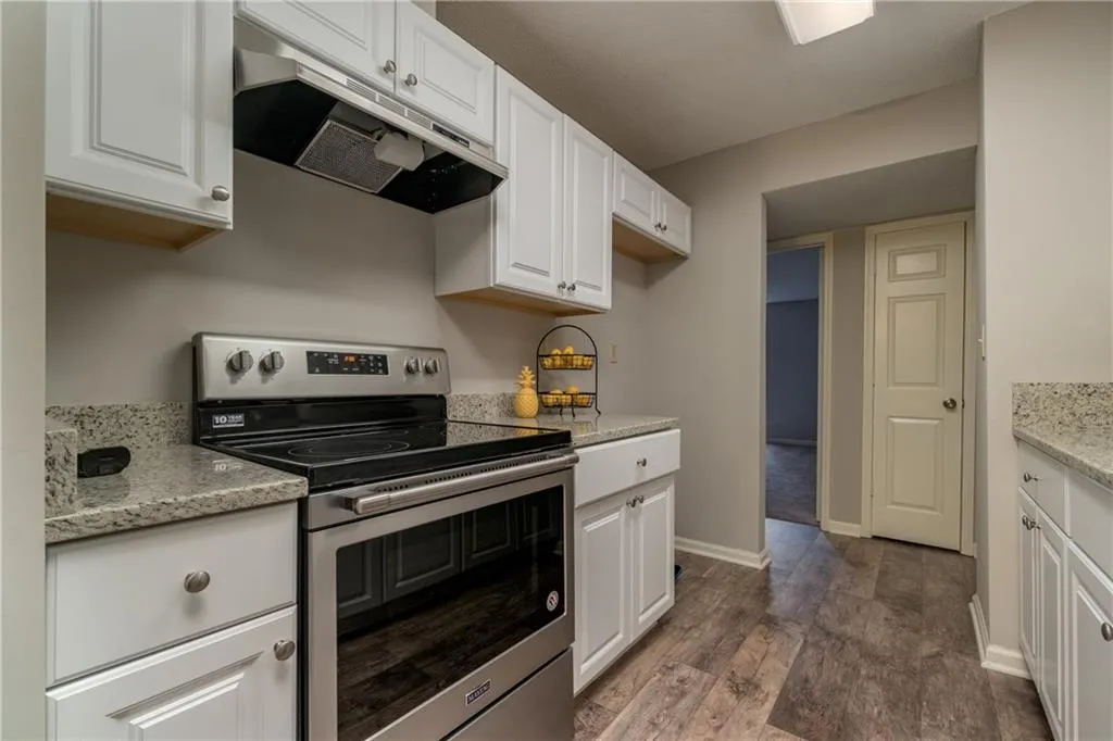 910 Garden Court, Sandy Springs, Georgia 30328, 2 Bedrooms Bedrooms, ,2 BathroomsBathrooms,Residential,Sold,910 Garden Court,6031997