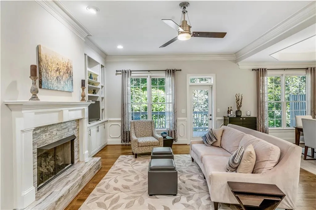 5492 Glenridge Drive Unit 532, Atlanta, Georgia 30342, 3 Bedrooms Bedrooms, ,3 BathroomsBathrooms,Residential,Sold,5492 Glenridge Drive Unit 532,7142886