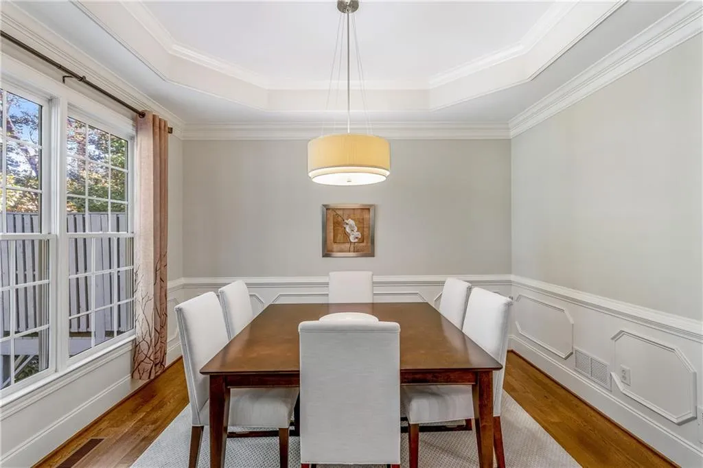 5492 Glenridge Drive Unit 532, Atlanta, Georgia 30342, 3 Bedrooms Bedrooms, ,3 BathroomsBathrooms,Residential,Sold,5492 Glenridge Drive Unit 532,7142886