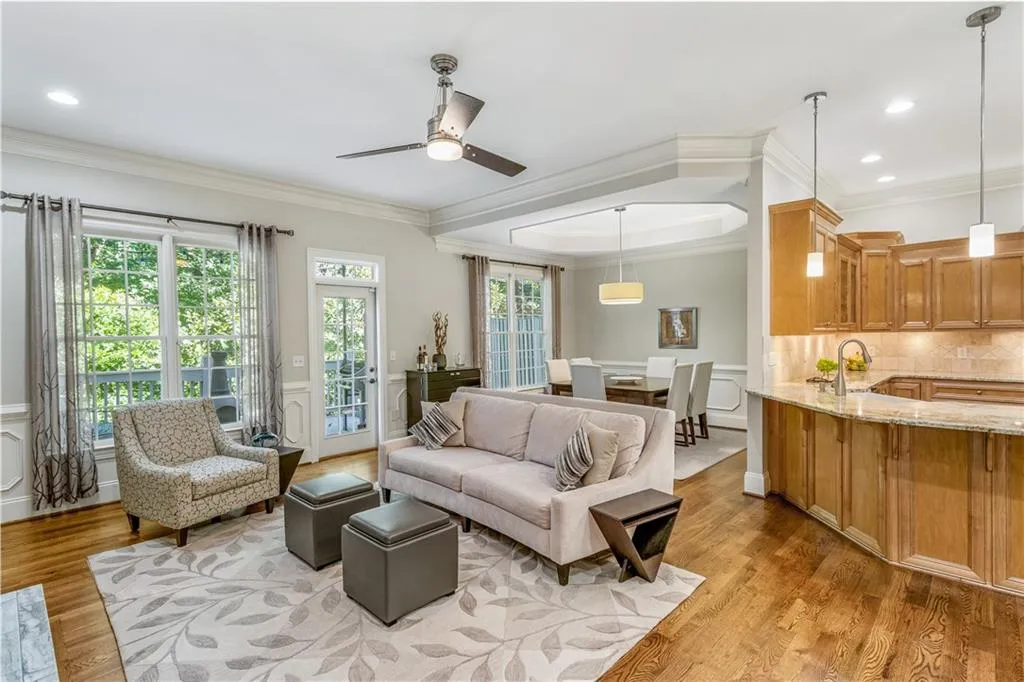 5492 Glenridge Drive Unit 532, Atlanta, Georgia 30342, 3 Bedrooms Bedrooms, ,3 BathroomsBathrooms,Residential,Sold,5492 Glenridge Drive Unit 532,7142886