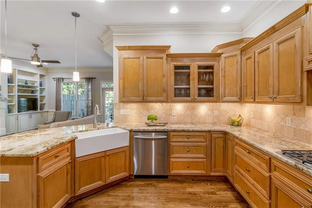 5492 Glenridge Drive Unit 532, Atlanta, Georgia 30342, 3 Bedrooms Bedrooms, ,3 BathroomsBathrooms,Residential,Sold,5492 Glenridge Drive Unit 532,7142886